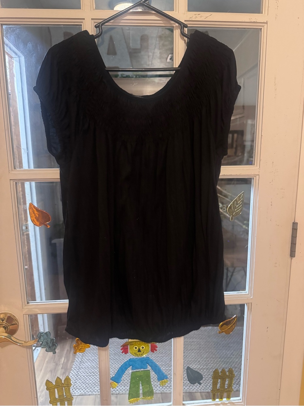 Daisy Fuentes Black Smocked Scoop-Neck Short Sleeve Top